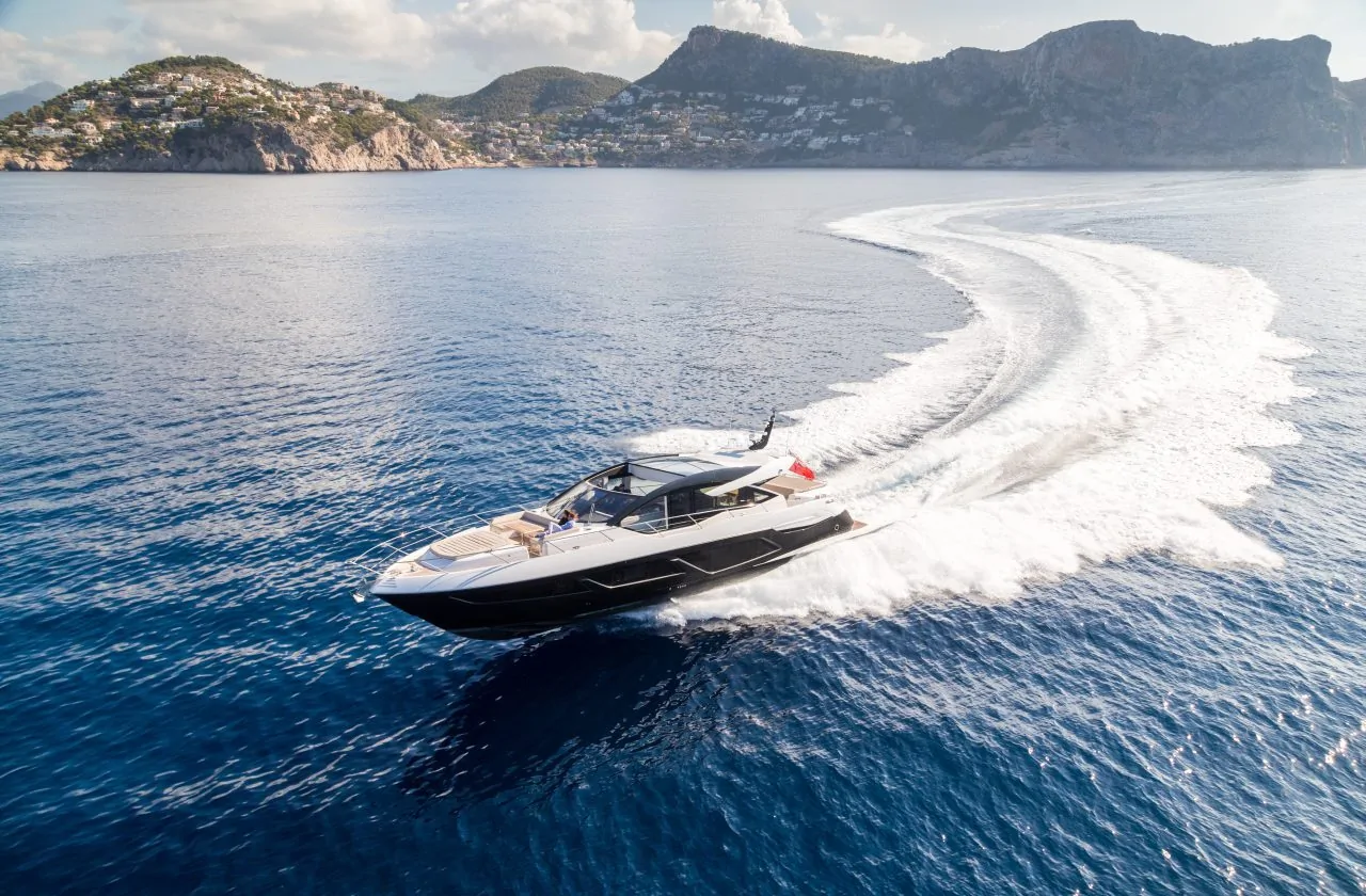 Motor Yacht Sunseeker Deluxe 21 &mdash; Sparks Life Worldwide
