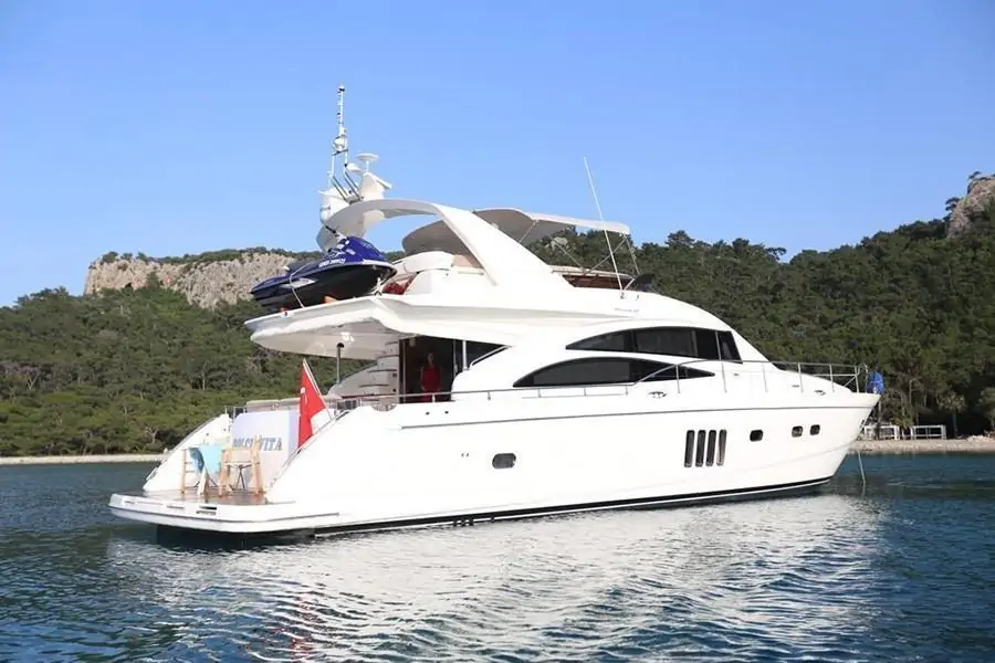 Моторная яхта DOLCE VITA 13 &mdash; Sparks Life Worldwide