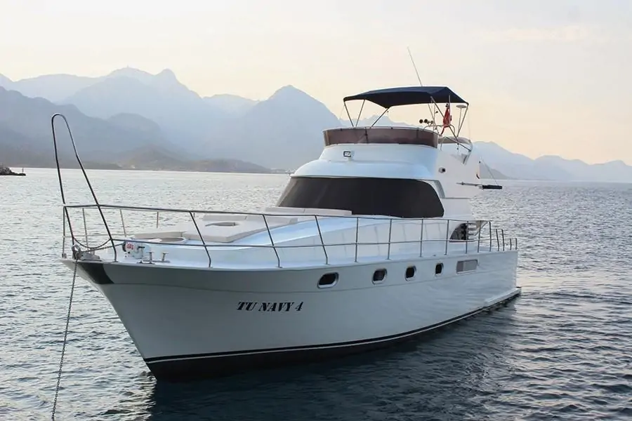 Моторна яхта TU NAVY 4 7 &mdash; Sparks Life Worldwide