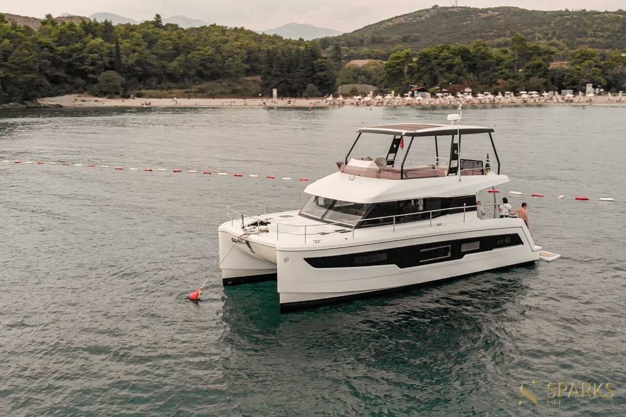 Катамаран Pelican 1 &mdash; Sparks Life Worldwide