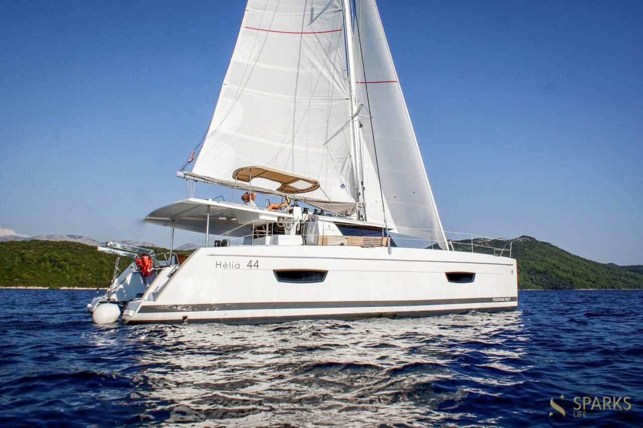 Парусный катамаран Lounge 7 &mdash; Sparks Life Worldwide