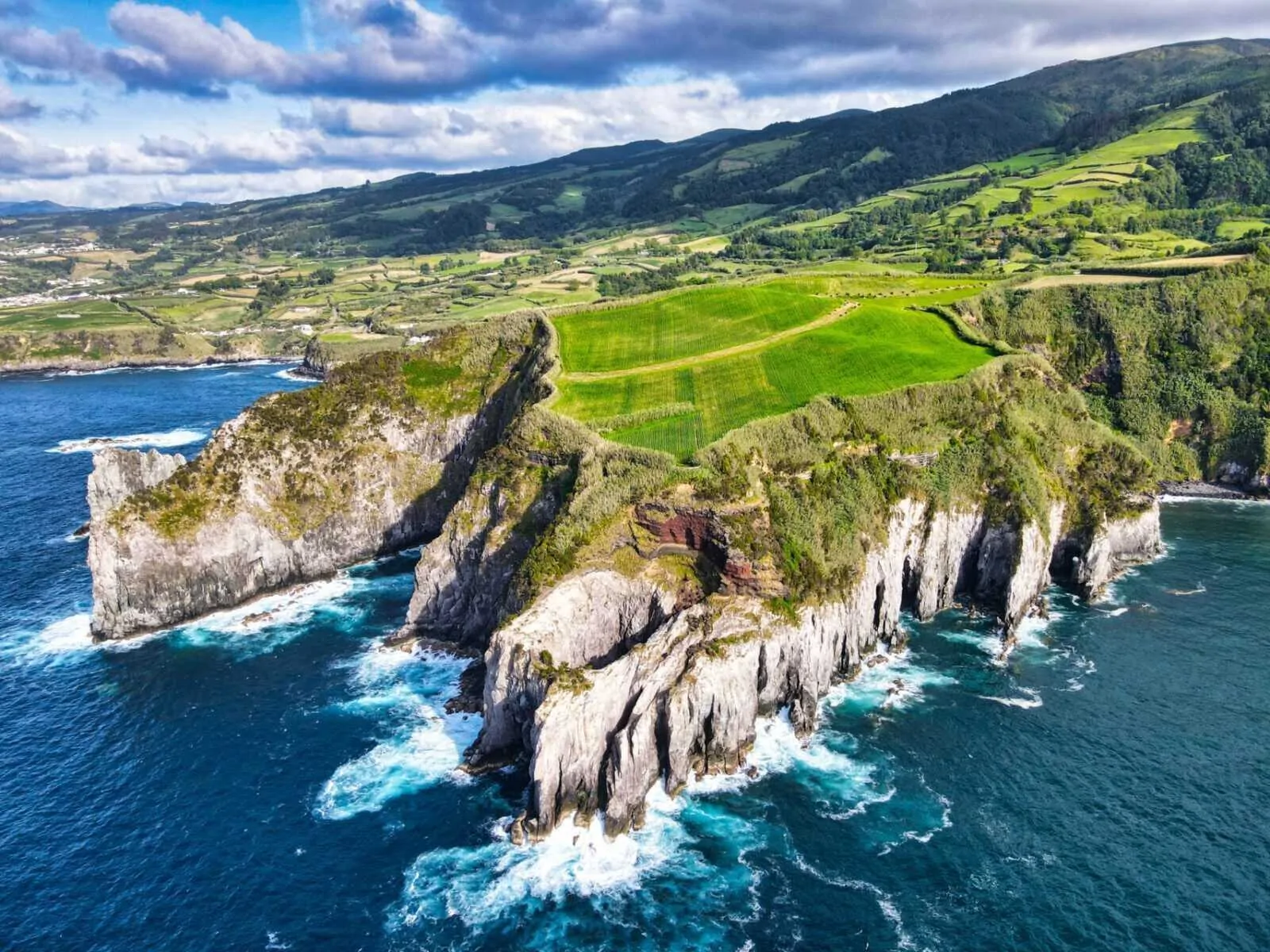 о. Сан-Джорджіо (Sao Jorge island.)