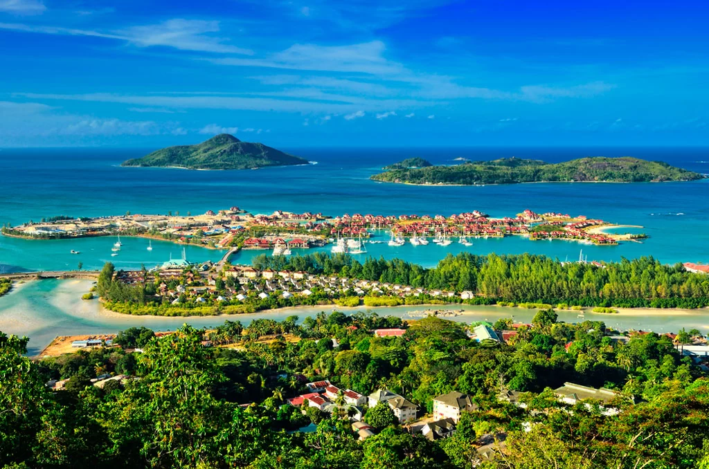 National Park St. Anna – North West Bay (Mahe isl.) – Port Lounay (20 м.миль 3,5 години)